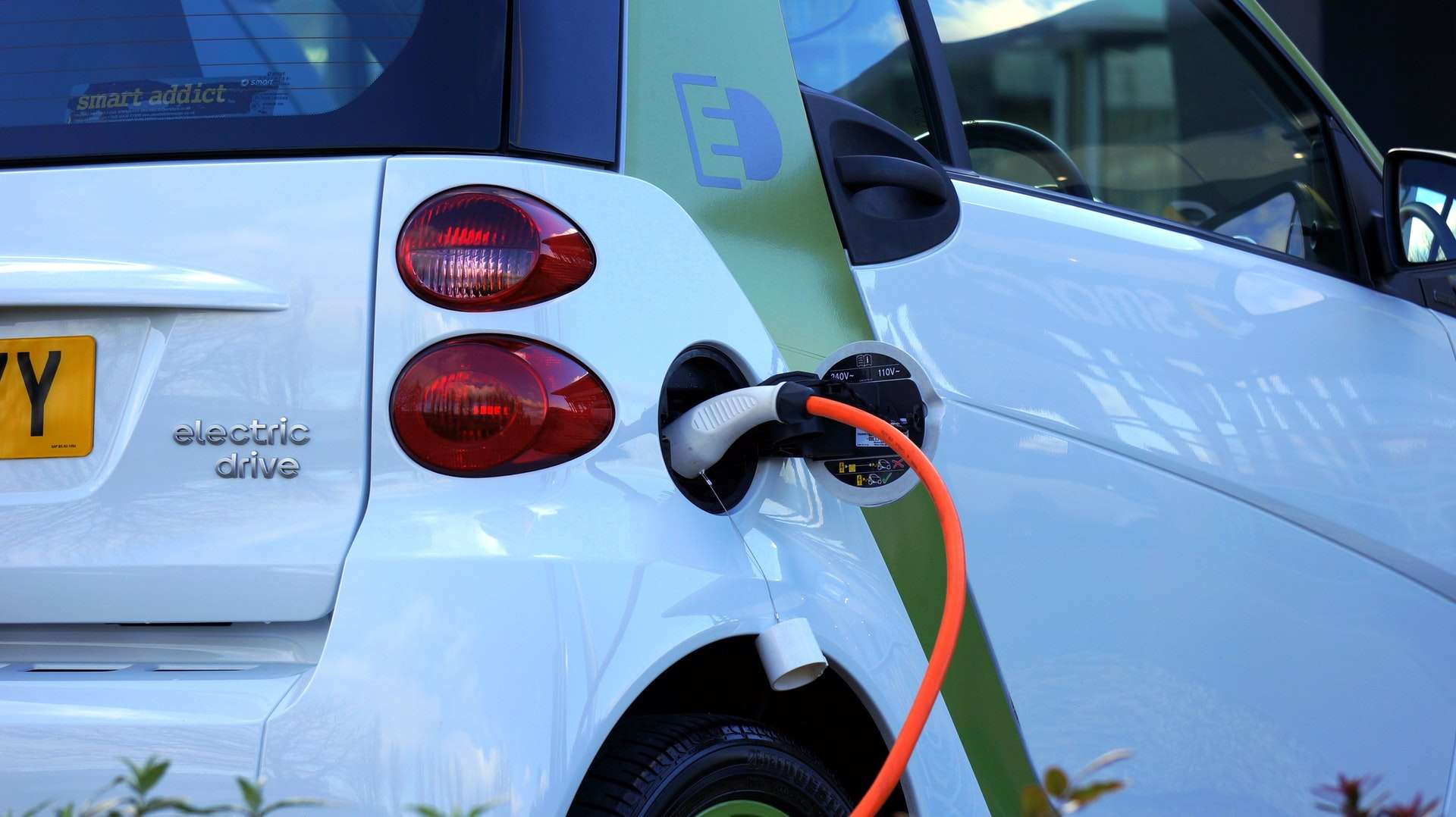 découvrez le coût de l'assurance auto pour les véhicules électriques. comparez les offres, bénéficiez de conseils d'experts et trouvez la meilleure couverture pour votre voiture électrique au meilleur prix.