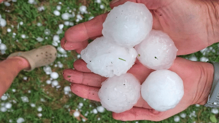 découvrez l'impact financier des tempêtes de grêle en île-de-france. analyse des coûts des dommages matériels, des pertes pour les entreprises et des mesures de prévention à mettre en place pour se protéger contre ces phénomènes météorologiques extrêmes.