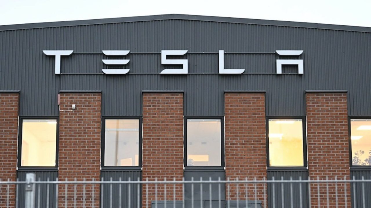 découvrez les dernières actualités sur la grève des employés de tesla en suède. analyse des revendications, des impacts sur la production et des réactions de l'entreprise.
