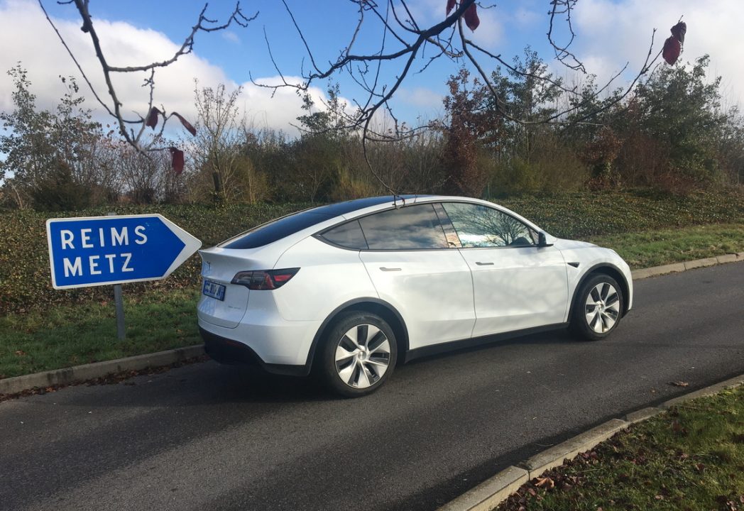 découvrez la livraison du model y autonome prévue pour juin. profitez d'une conduite innovante et d'une technologie de pointe avec ce véhicule électrique révolutionnaire. restez informé et soyez parmi les premiers à expérimenter cette avancée en matière de mobilité.