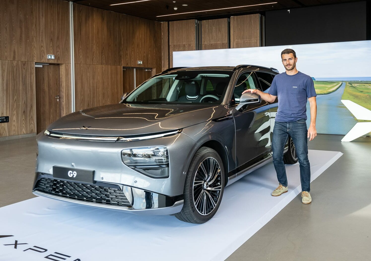découvrez le xpeng challenger électrique, un véhicule innovant alliant performance, technologie de pointe et design futuriste. profitez d'une conduite écologique sans compromis sur le plaisir de conduire.