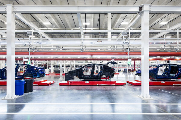 découvrez les enjeux et implications de la surproduction chez tesla. analyse des conséquences économiques, environnementales et des défis de gestion auxquels l'entreprise fait face dans un marché en constante évolution.