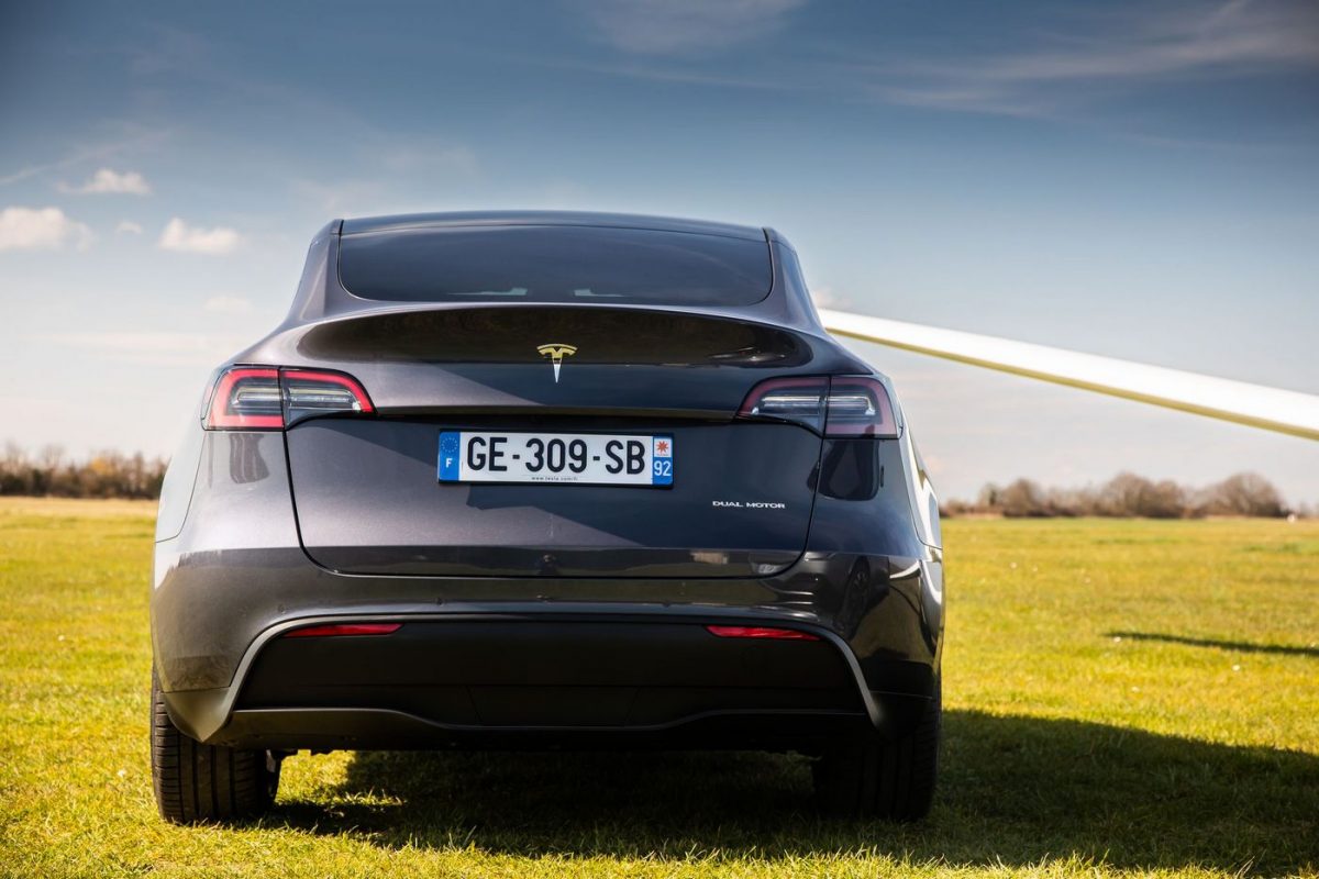 découvrez pourquoi la tesla est considérée comme une voiture coûteuse, en explorant ses fonctionnalités avancées, sa technologie innovante et les avantages de l'électromobilité. apprenez-en plus sur l'investissement à long terme et l'impact environnemental positif de posséder un véhicule électrique.
