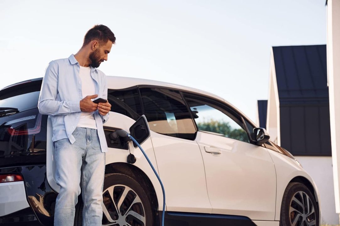 découvrez notre guide complet sur l'assurance voiture électrique : protégez votre véhicule écologique avec des garanties adaptées, des conseils pour économiser et des avantages exclusifs.
