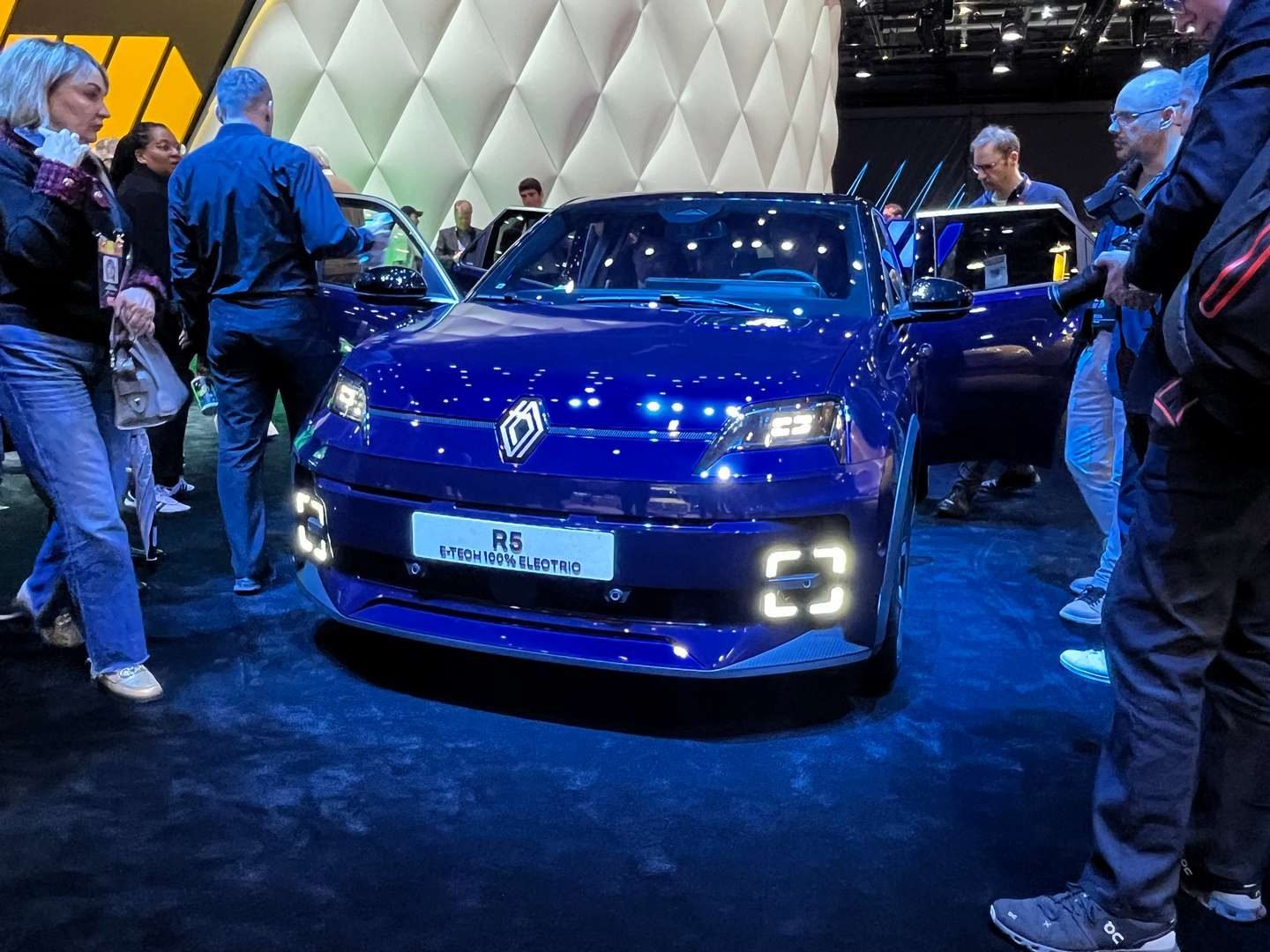 découvrez les voitures les plus populaires de 2025, alliant innovations technologiques, designs modernes et performances écologiques. explorez notre sélection des modèles phares qui façonnent l'avenir de l'automobile.