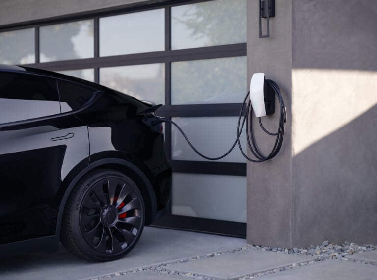 découvrez le canular tesla qui a suscité la curiosité des internautes ! plongez dans cet événement intrigant mêlant technologie et humour, et apprenez comment une simple blague a capté l'attention des passionnés d'automobile.