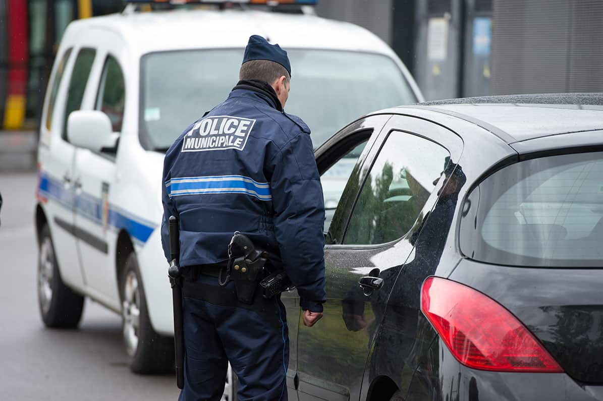 découvrez les risques et les conséquences de la conduite sans assurance en france. informez-vous sur les sanctions encourues et les solutions possibles pour éviter des problèmes juridiques et financiers.