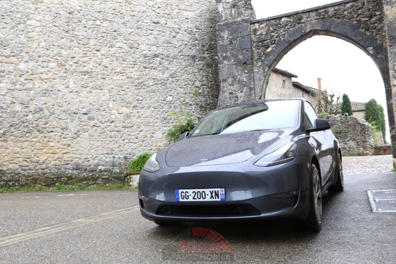 découvrez notre essai complet du tesla model y, un suv électrique alliant performance et économies. analyse des coûts d'utilisation, de l'autonomie, et des fonctionnalités qui font de ce modèle une option économique et durable pour les conducteurs soucieux de l'environnement.