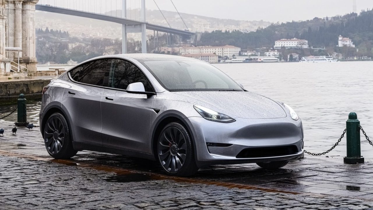 découvrez notre expérience de conduite avec la tesla model y 2025 sur 500 km. explorez les performances, l'autonomie et les technologies innovantes de ce suv électrique, et plongez dans un voyage inoubliable alliant confort et durabilité.