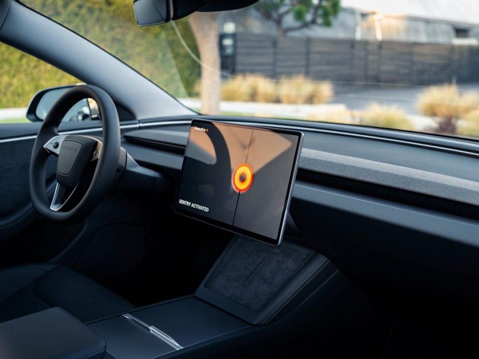 découvrez la fonctionnalité discrète de tesla, qui allie innovation et confidentialité pour une conduite sereine. explorez comment cette technologie unique améliore votre expérience de conduite tout en préservant votre tranquillité.