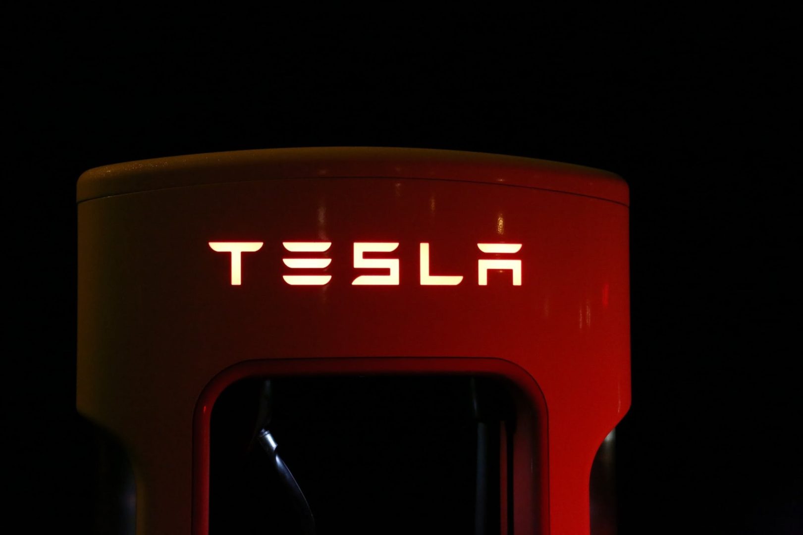 découvrez comment investir dans tesla, l'une des entreprises les plus innovantes et prometteuses du secteur automobile. profitez de conseils d'experts pour maximiser votre retour sur investissement et comprendre les enjeux du marché.