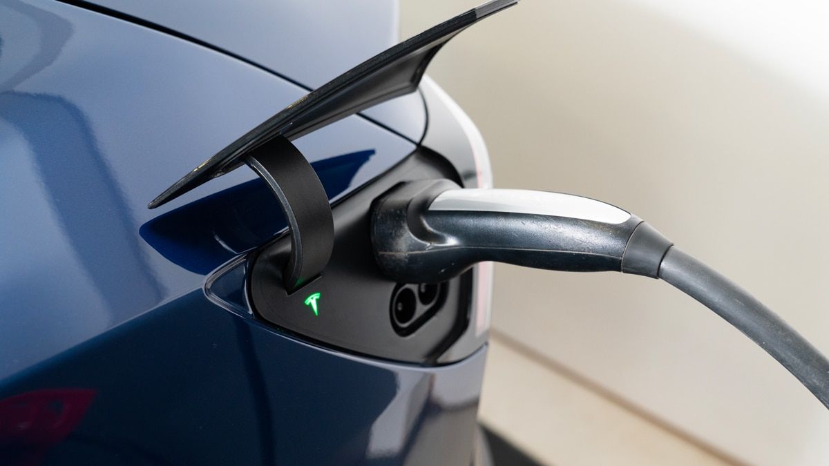 découvrez comment recharger votre tesla de manière autonome grâce à nos solutions innovantes. optimisez l'autonomie de votre véhicule électrique et profitez d'une expérience de conduite sans souci, où que vous soyez.