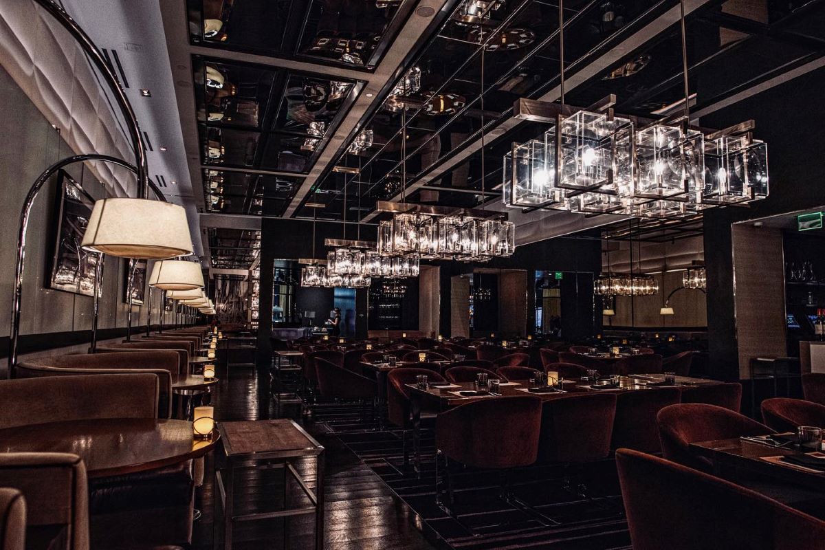 découvrez le restaurant tesla à los angeles, une expérience culinaire unique alliant innovation technologique et gastronomie. savourez des plats modernes dans un cadre élégant, tout en profitant de l'ambiance futuriste inspirée par la marque tesla.
