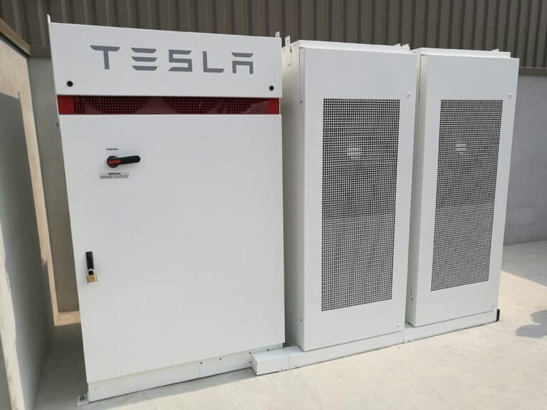 découvrez la batterie solaire tesla en france : une solution d'énergie durable et innovante pour réduire vos factures d'électricité et contribuer à la préservation de l'environnement. apprenez comment cette technologie de pointe peut transformer votre maison en une source d'énergie autonome.