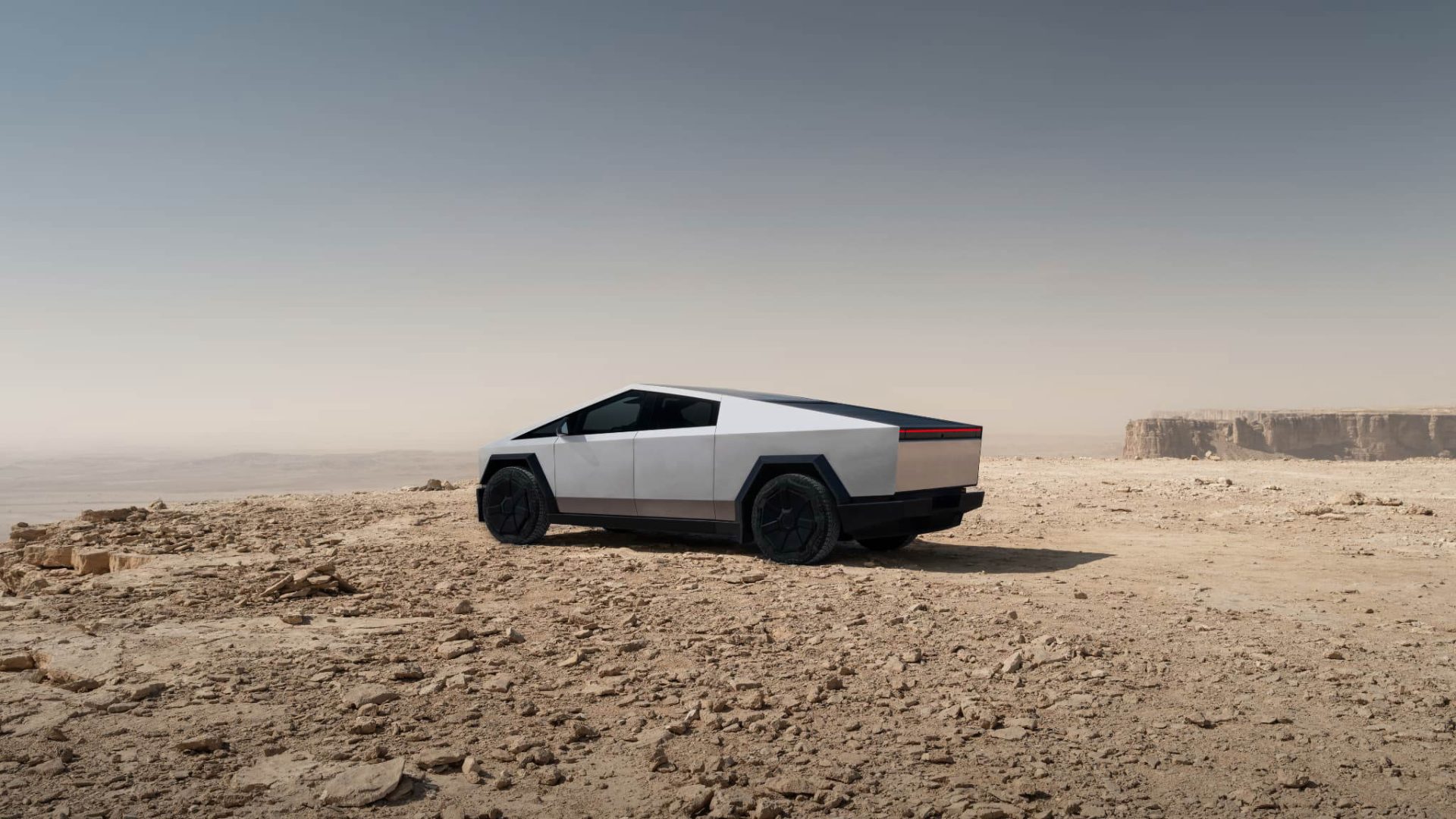 découvrez comment le cybertruck de tesla attire l’attention de l’armée avec ses performances, sa robustesse et ses innovations technologiques, faisant de lui un véhicule potentiel pour des missions militaires.