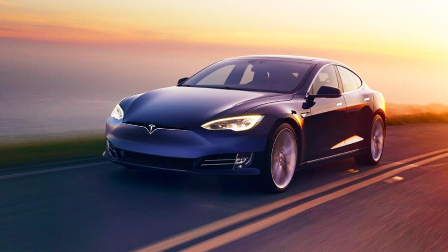 analyse du désengagement de tesla de la conduite autonome: raisons, impacts sur l’industrie et les utilisateurs, implications boursières et perspectives.