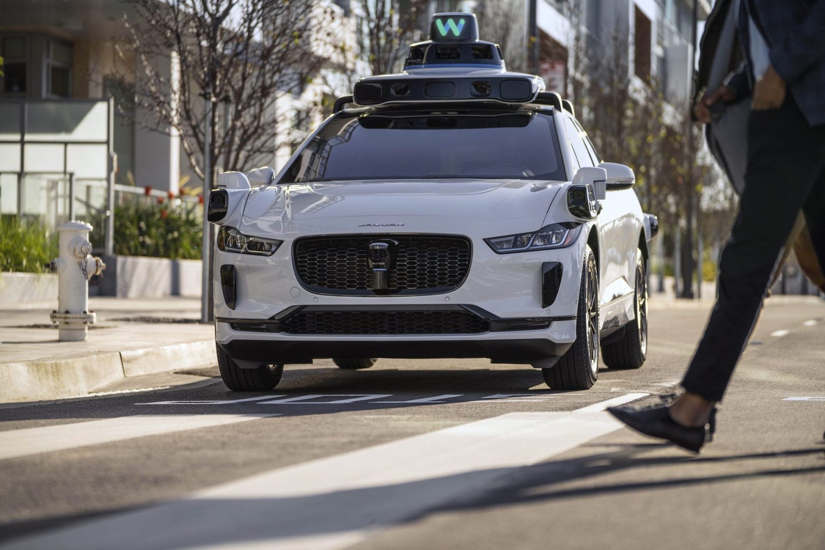 découvrez l'univers fascinant des robotaxis surprises ! plongez dans l'avenir de la mobilité avec des véhicules autonomes qui réservent des expériences inattendues. explorez la technologie innovante et les avantages de cette solution de transport qui promet de transformer notre quotidien.