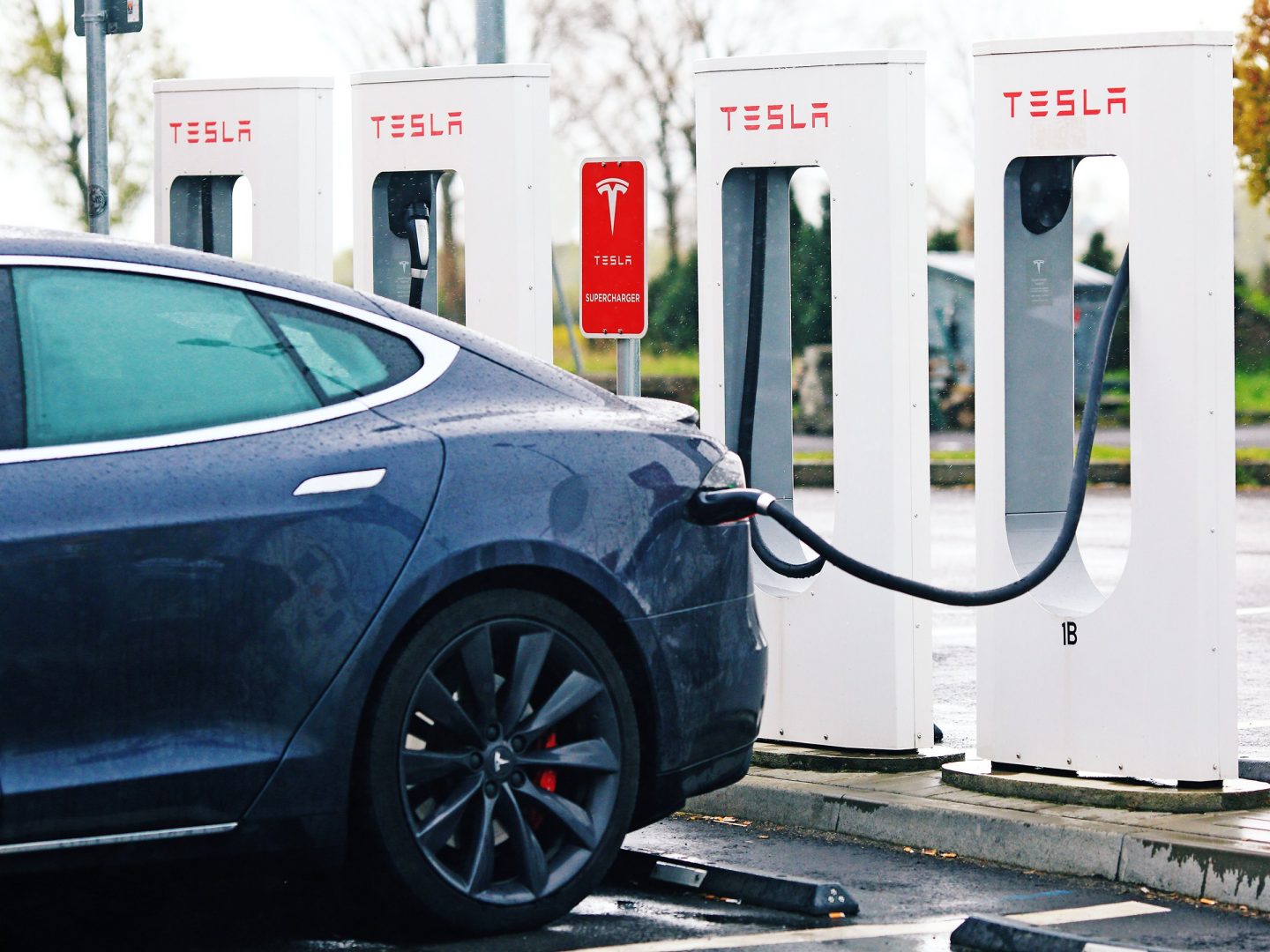 découvrez tout ce qu'il faut savoir sur l'autonomie des véhicules tesla et le coût associé. explorez les performances, l'efficacité énergétique et les économies potentielles liées à l'achat d'une tesla.