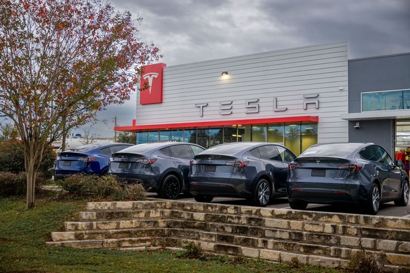 un salarié de tesla réclame 51 millions de dollars après avoir été victime d'une agression impliquant un robot sur son lieu de travail. découvrez les détails de cette affaire unique dans l'industrie automobile.