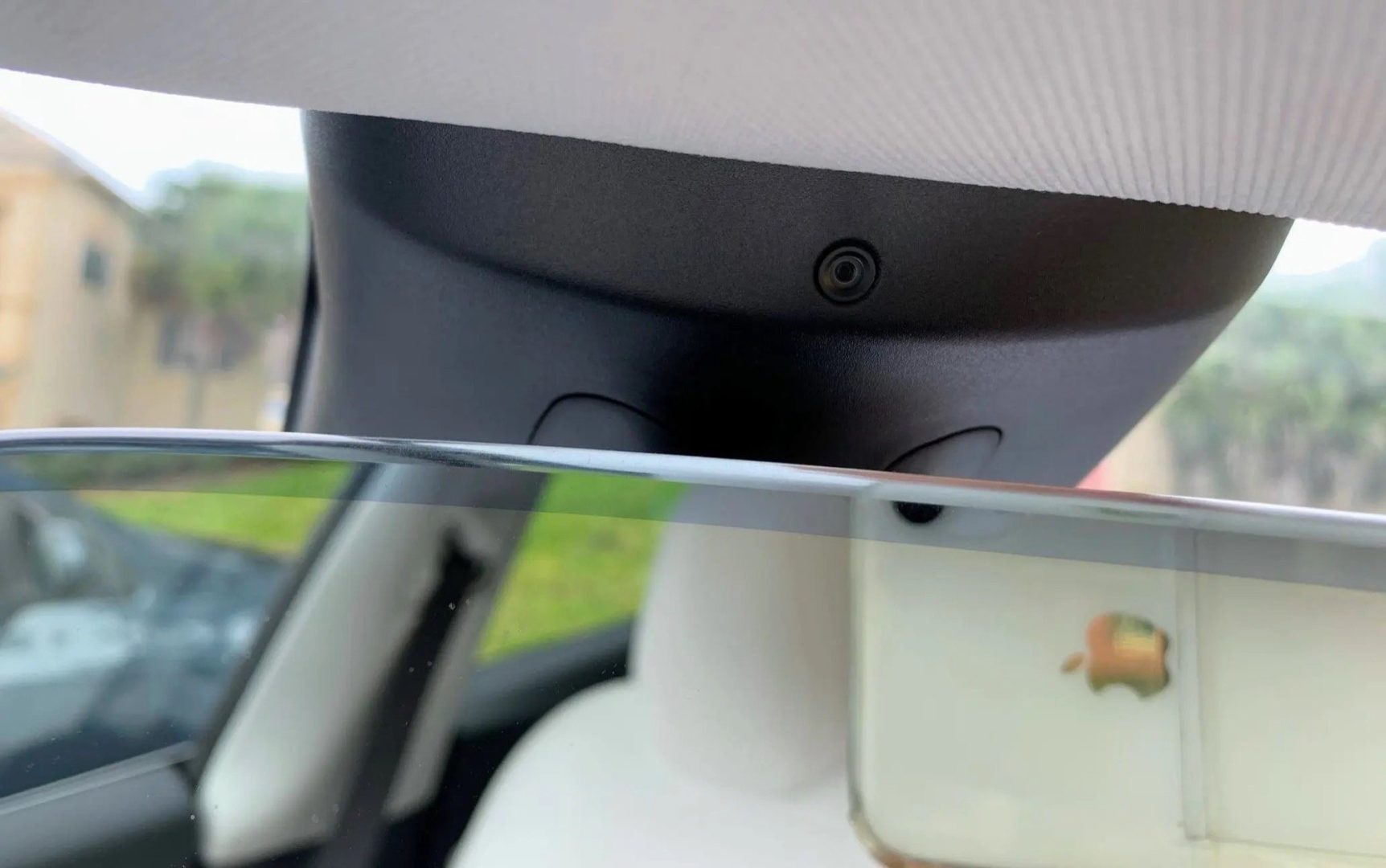 découvrez tout ce qu'il faut savoir sur les infractions routières liées aux véhicules tesla : types d'infractions, prévention, procédures et conseils pour éviter les amendes et rouler en toute sécurité.