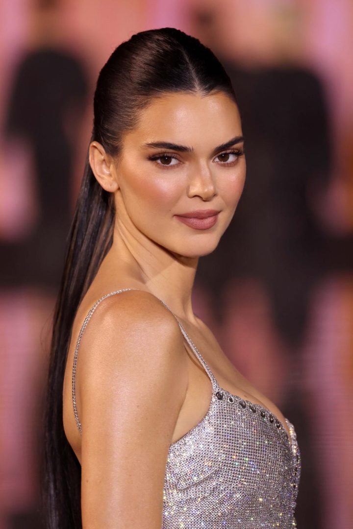 découvrez comment kendall lance un défi ambitieux à tesla sur le marché des véhicules électriques avec des innovations inédites et une stratégie audacieuse.