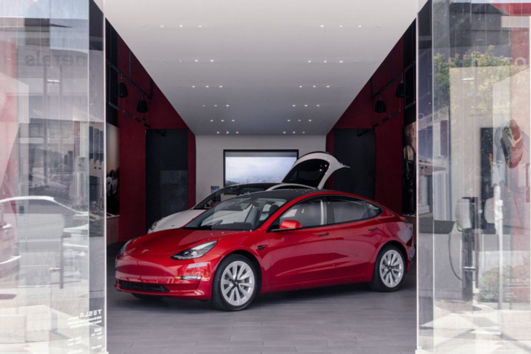 découvrez les enjeux des luttes syndicales chez tesla en suède : mobilisation des travailleurs, négociations salariales, enjeux sociaux et impact sur l'industrie automobile.