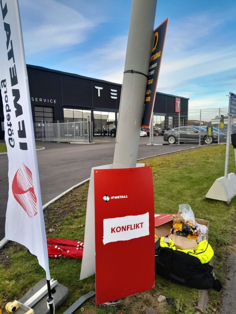 découvrez les enjeux des luttes syndicales chez tesla en suède : grèves, négociations, impacts sur la production et perspectives pour les droits des travailleurs dans le secteur automobile.