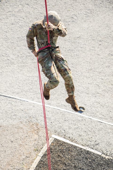 tesla procède au rappel de 13 000 véhicules en raison d'un potentiel problème lié aux batteries. découvrez les modèles concernés et les mesures prises par le constructeur pour garantir la sécurité des conducteurs.