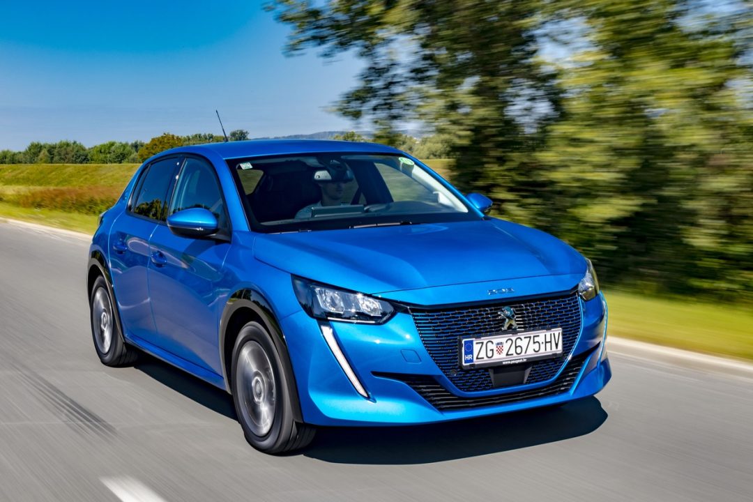 découvrez tout ce qu'il faut savoir sur l'assurance des véhicules hybrides : avantages, économies potentielles, conseils pour bien choisir votre couverture et les spécificités liées à ce type de voiture.