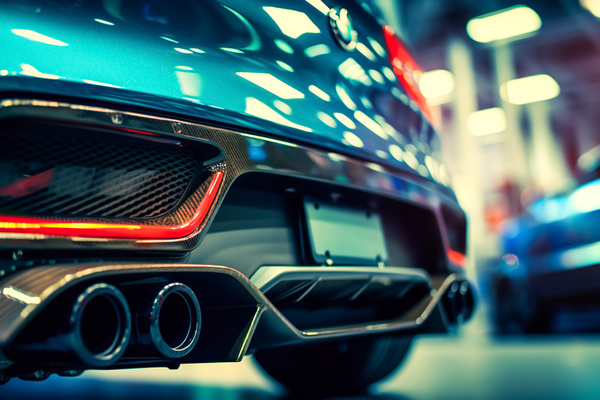 le gouvernement annonce l'abandon du durcissement du malus auto jusqu'en 2028, offrant un répit aux automobilistes face aux taxes environnementales.