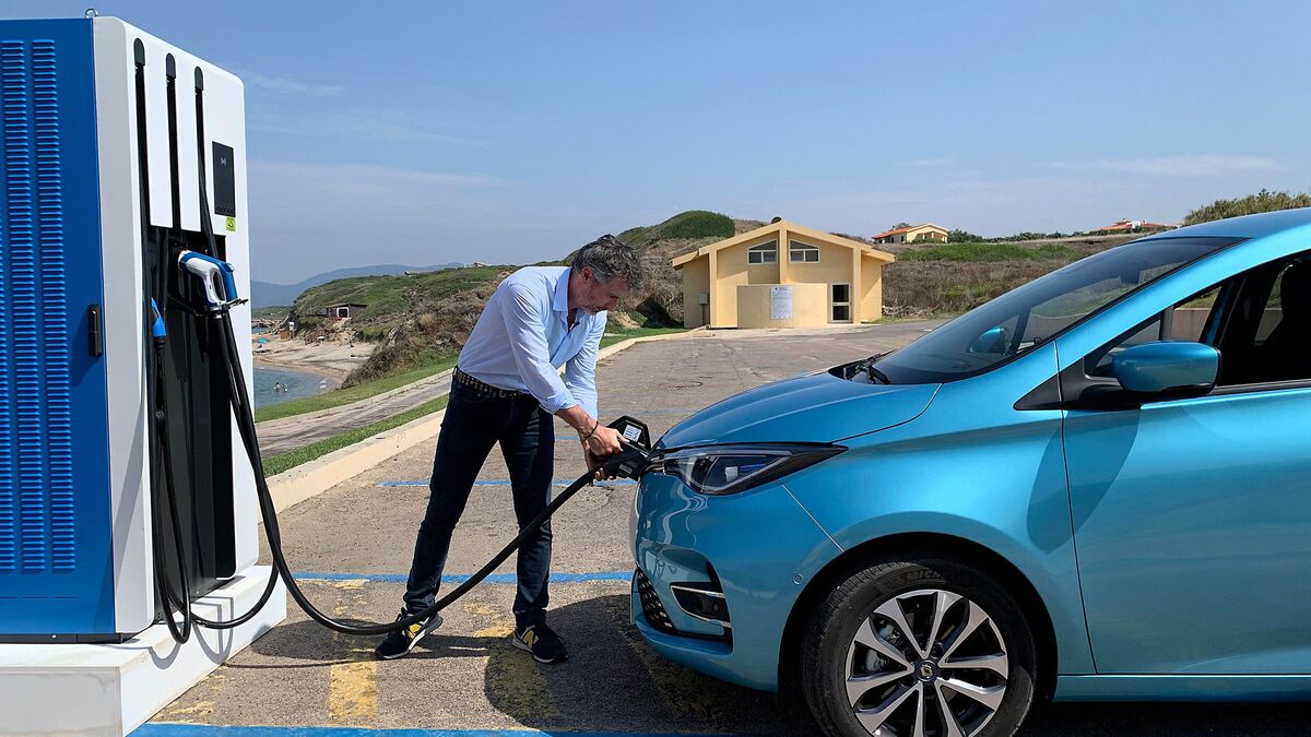 découvrez les raisons de la hausse des coûts pour les véhicules électriques et son impact sur le marché de la mobilité durable.