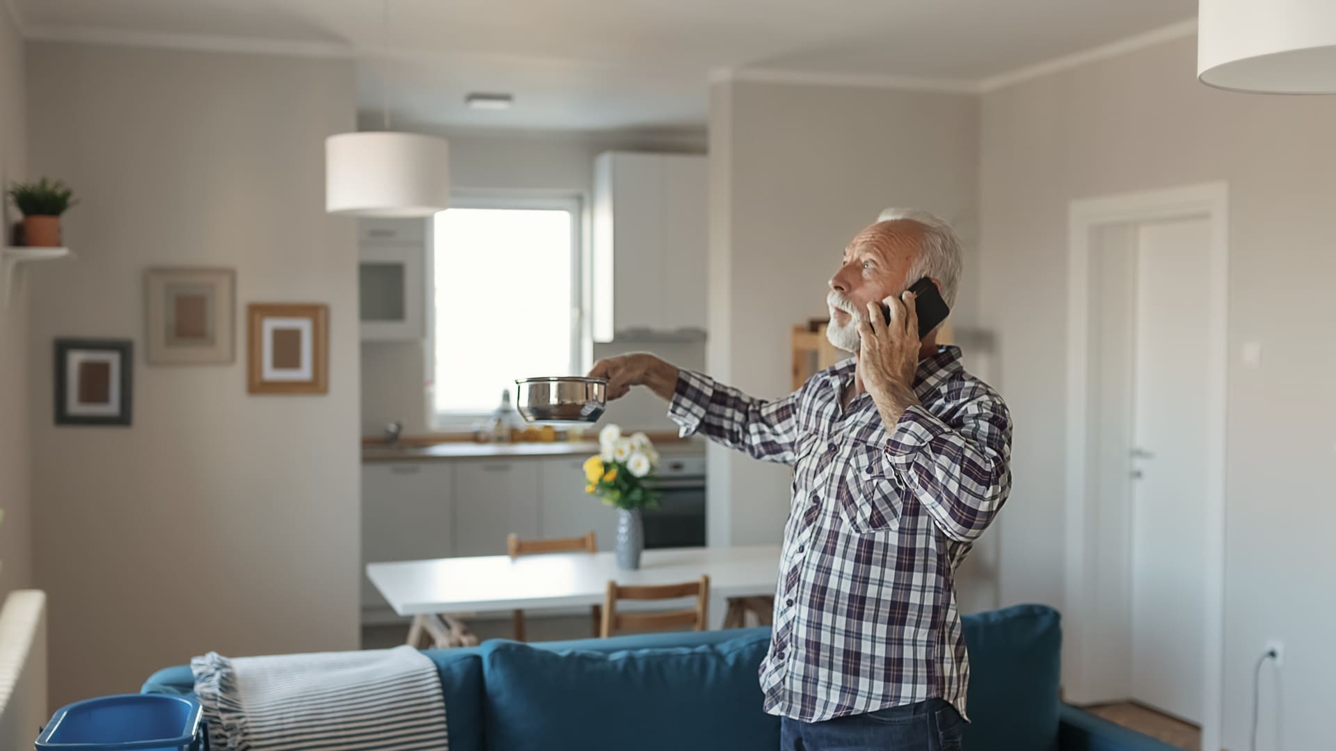 découvrez les causes de la hausse des primes d'assurance auto et comment optimiser votre contrat pour économiser sur votre couverture.