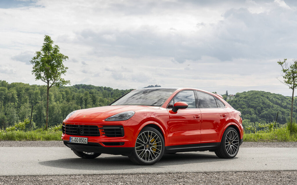 découvrez la comparaison détaillée entre la porsche cayenne électrique et la tesla model x : performances, autonomie, design et technologies embarquées pour choisir le suv électrique qui vous convient.
