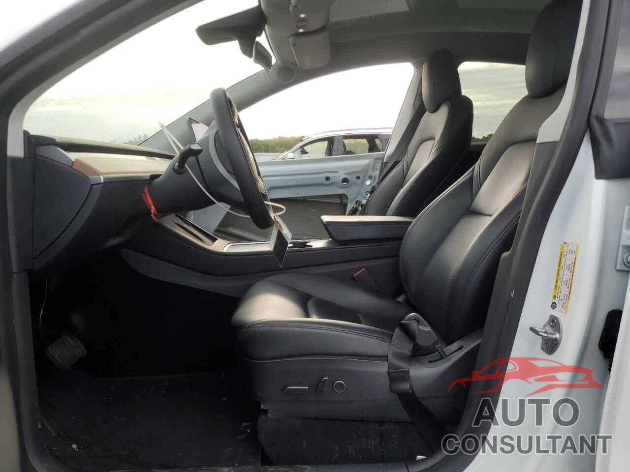 découvrez si vous devez changer votre tesla model y maintenant ou attendre, avec notre analyse des dernières mises à jour, performances et nouveautés.