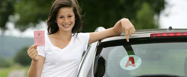découvrez nos conseils essentiels pour les jeunes conducteurs afin de choisir la meilleure assurance auto adaptée à vos besoins et budget.