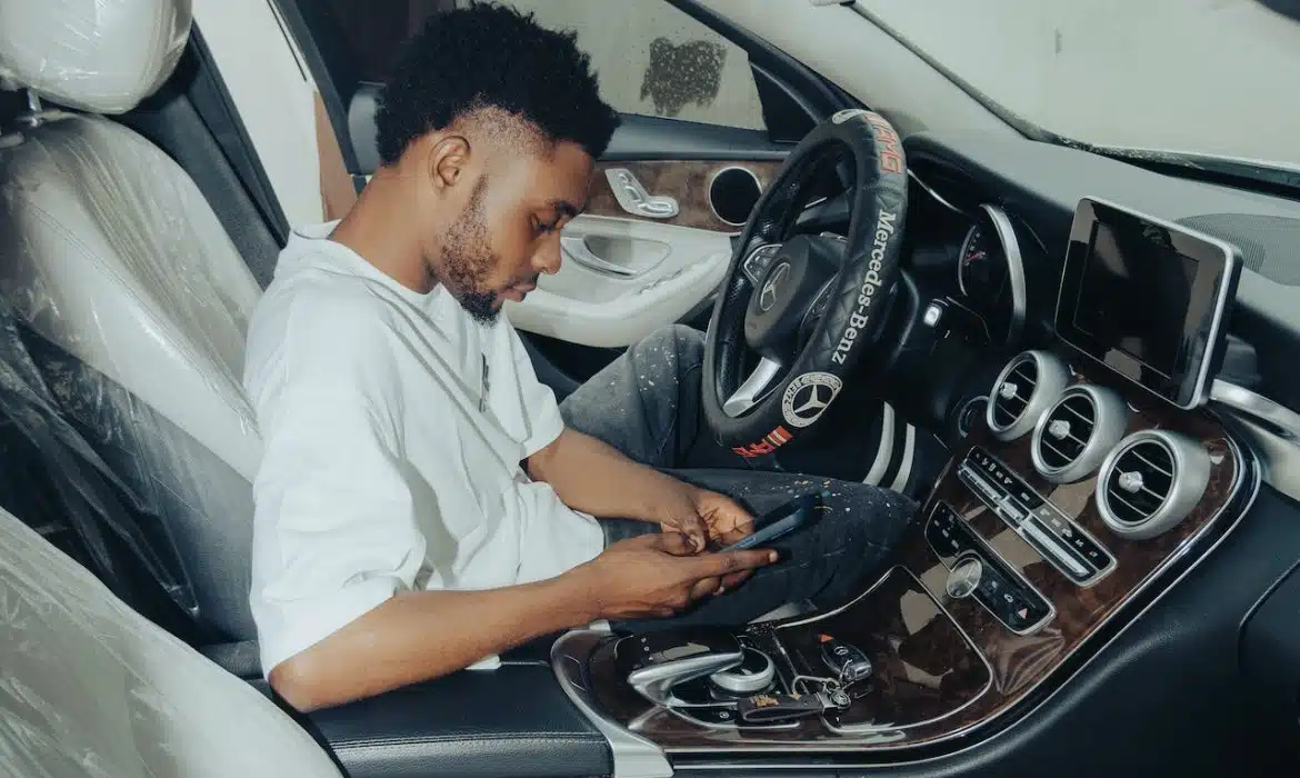 découvrez nos conseils pratiques pour réduire le coût de votre assurance auto et économiser sur votre prime tout en bénéficiant d'une couverture adaptée.