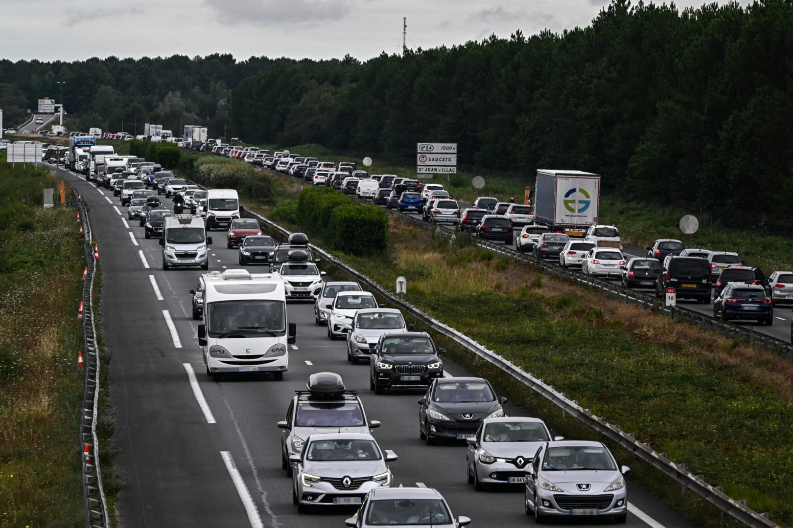découvrez tout sur les plaques roses de conduite pour les routes en 2026 : conditions, avantages et nouveautés à ne pas manquer pour bien préparer votre permis.