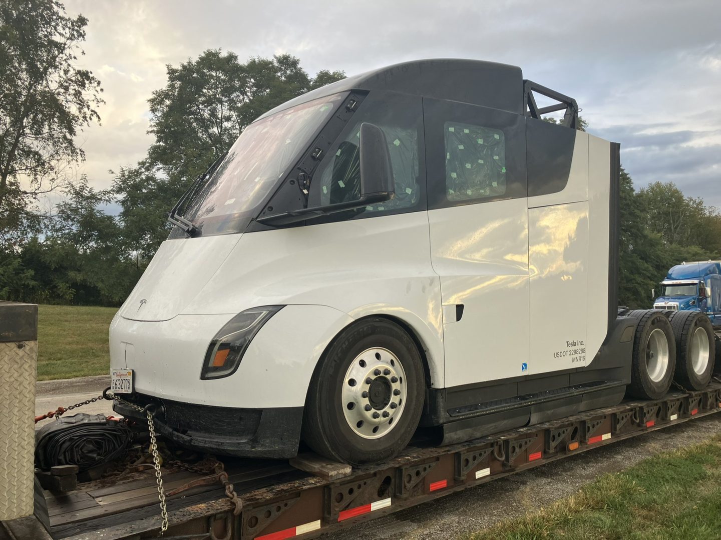 découvrez comment le tesla semi révolutionne les opérations de dhl en optimisant la logistique avec une technologie de pointe et des solutions durables.