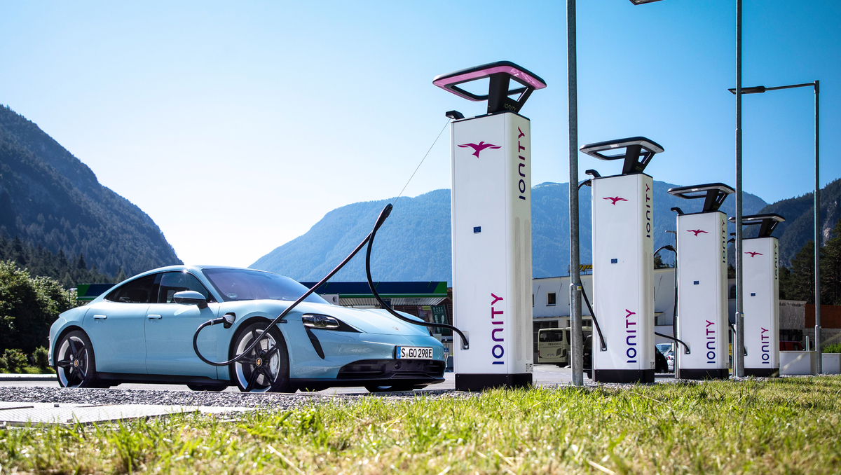 découvrez le top 10 des voitures électriques à longue autonomie éligibles au bonus écologique, alliant performance, économie et respect de l'environnement.