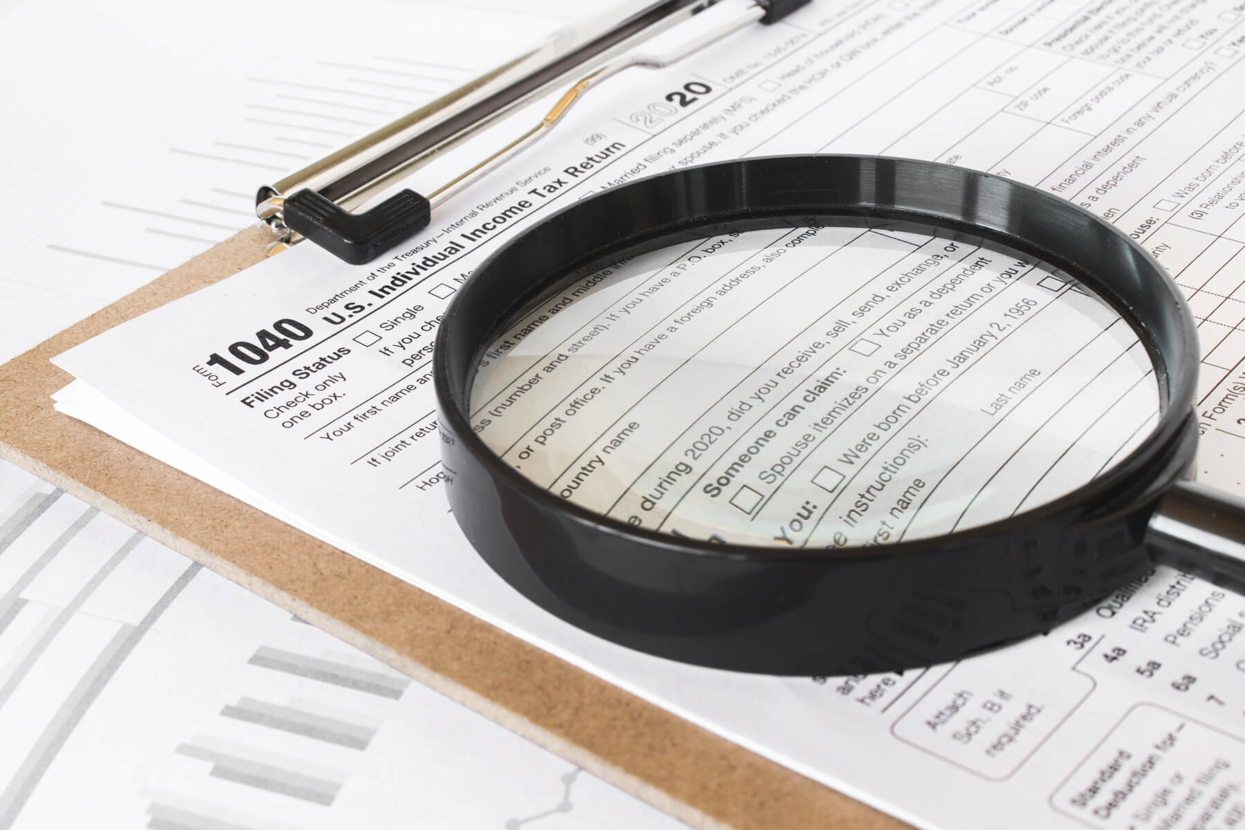 découvrez les principales fraudes à l'assurance auto révélées, comment les détecter et les prévenir pour protéger votre contrat.