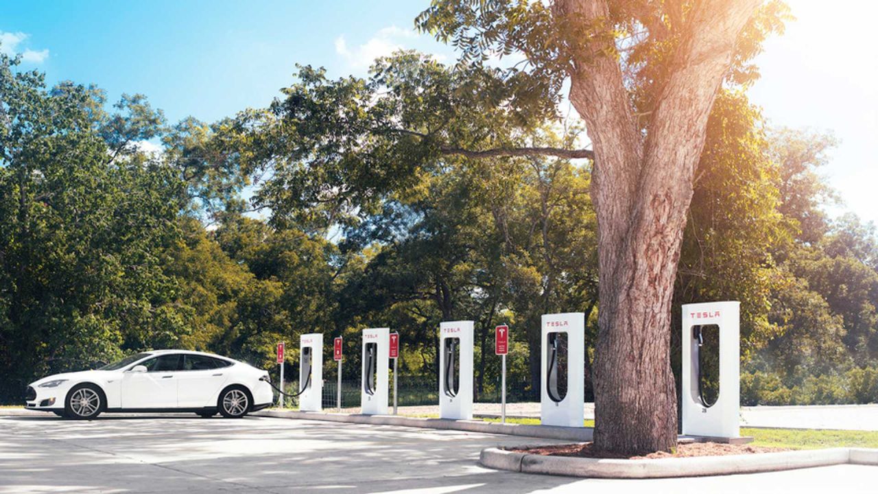 découvrez nos stations de recharge équipées de superchargeurs tesla pour recharger rapidement et efficacement votre véhicule électrique.