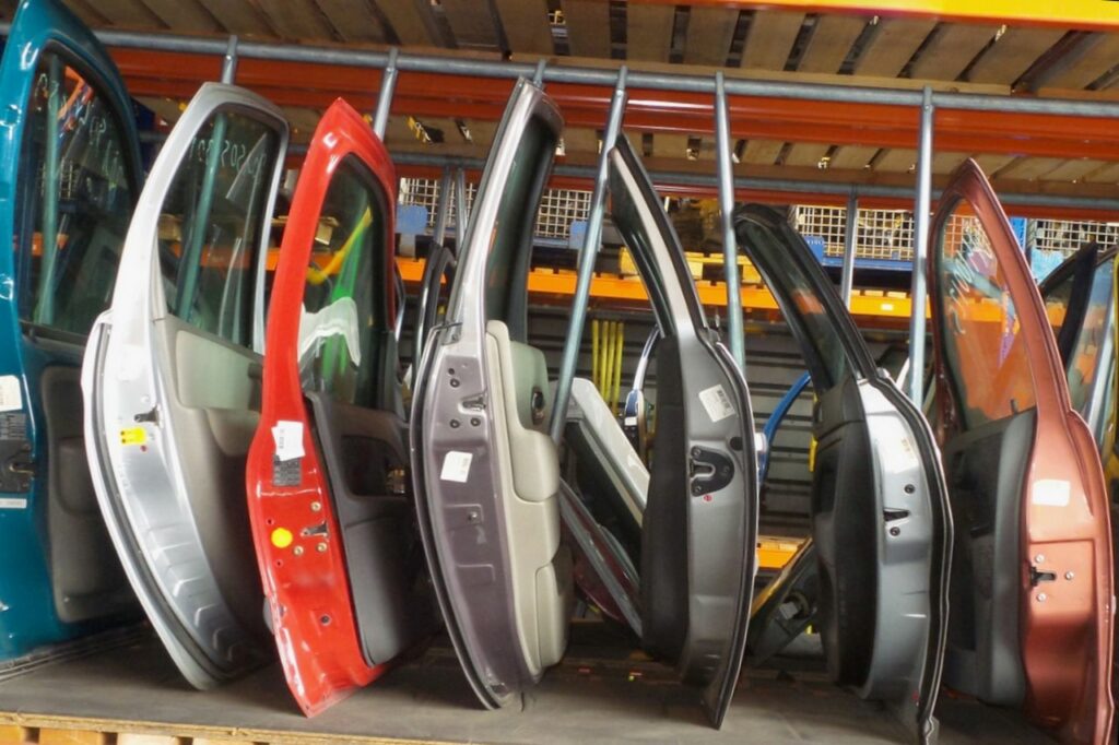 découvrez l'essor des pièces de réemploi dans l'assurance auto et leurs avantages économiques et écologiques pour votre véhicule.