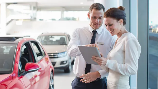 volvo s'associe à axa et assurone pour lancer une nouvelle assurance auto, offrant des garanties adaptées et des services innovants aux conducteurs.