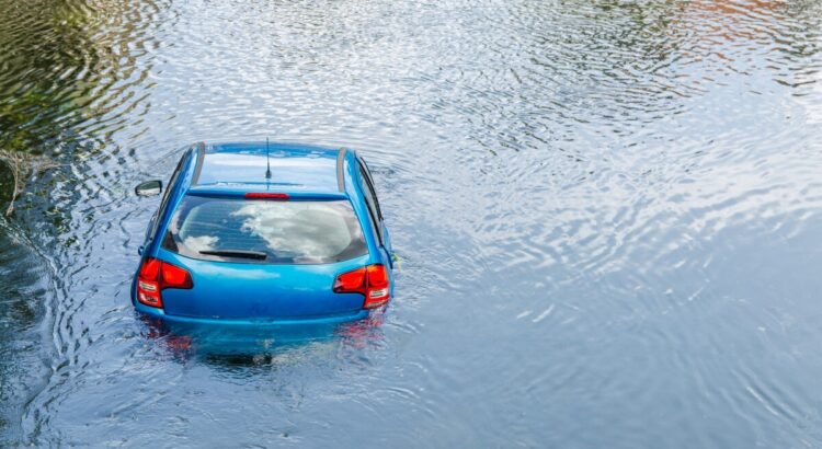 découvrez pourquoi votre assurance peut refuser l'indemnisation suite à une voiture emportée par une inondation et comment réagir face à ce refus.