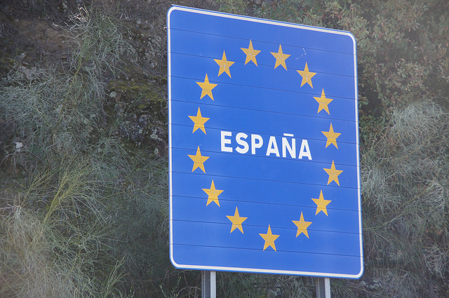 enquête sur les véhicules transfrontaliers : audi allemande avec plaque espagnole et carte grise néerlandaise, suspicion de recel. découvrez les détails de cette affaire complexe.