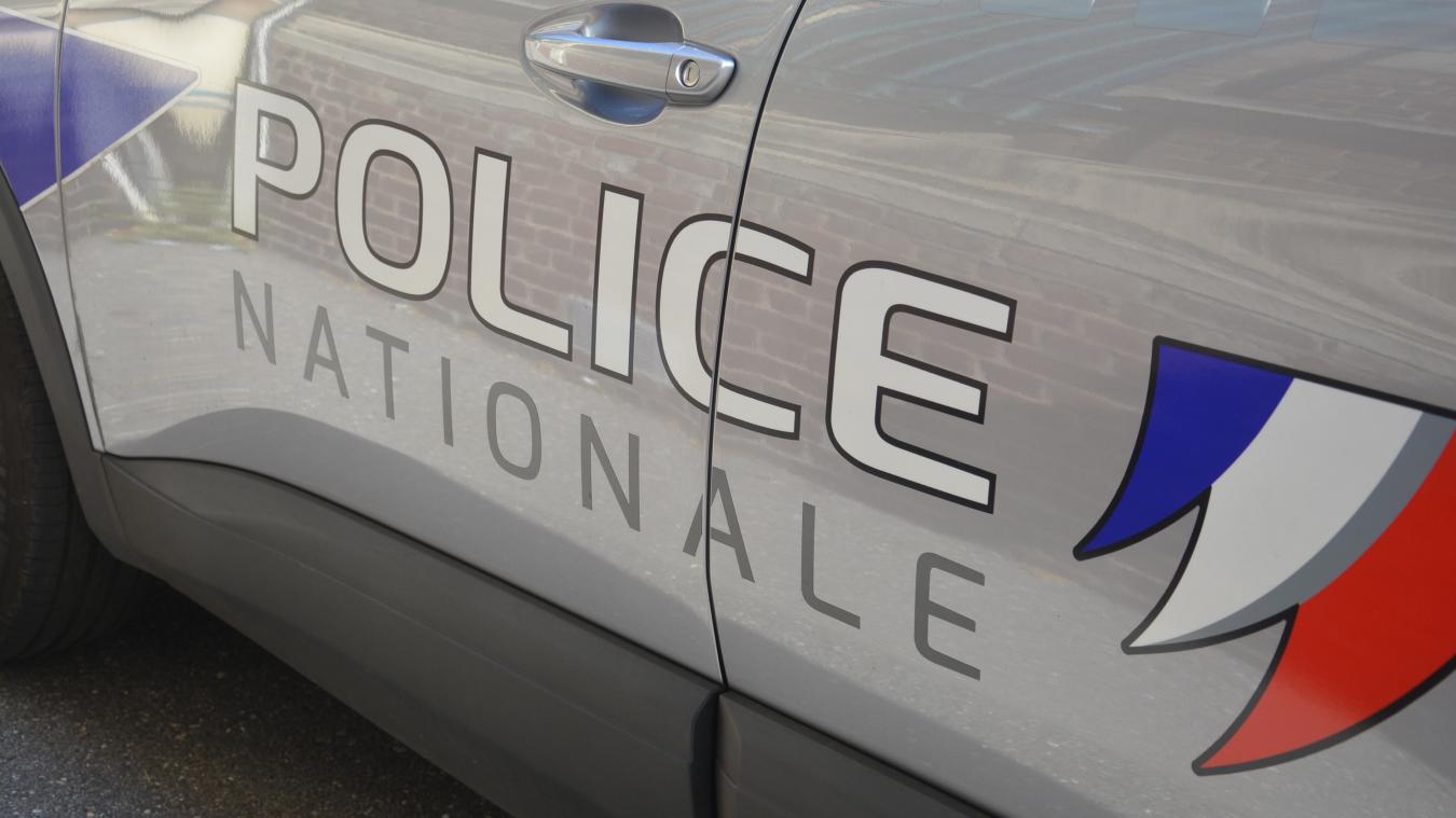 un conducteur sans permis perd le contrôle de son véhicule et endommage une dépanneuse. découvrez les conséquences de cet incident.