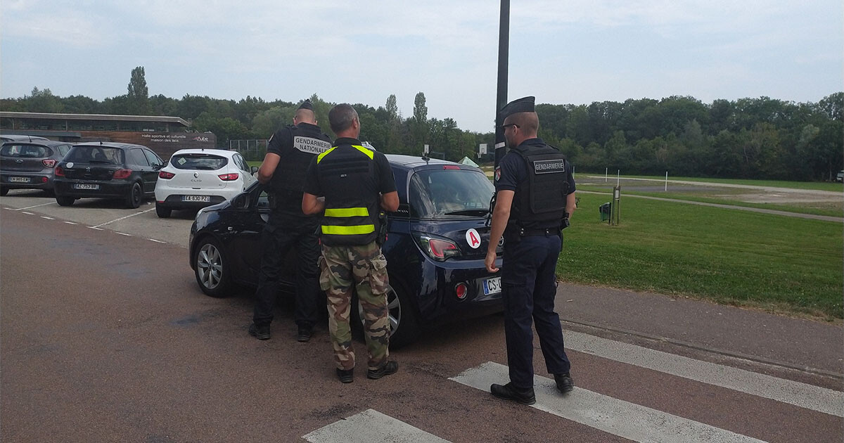 découvrez les risques et les conséquences juridiques liés à la conduite dangereuse sans permis sous l'influence de stupéfiants, ainsi que les mesures de prévention à adopter.