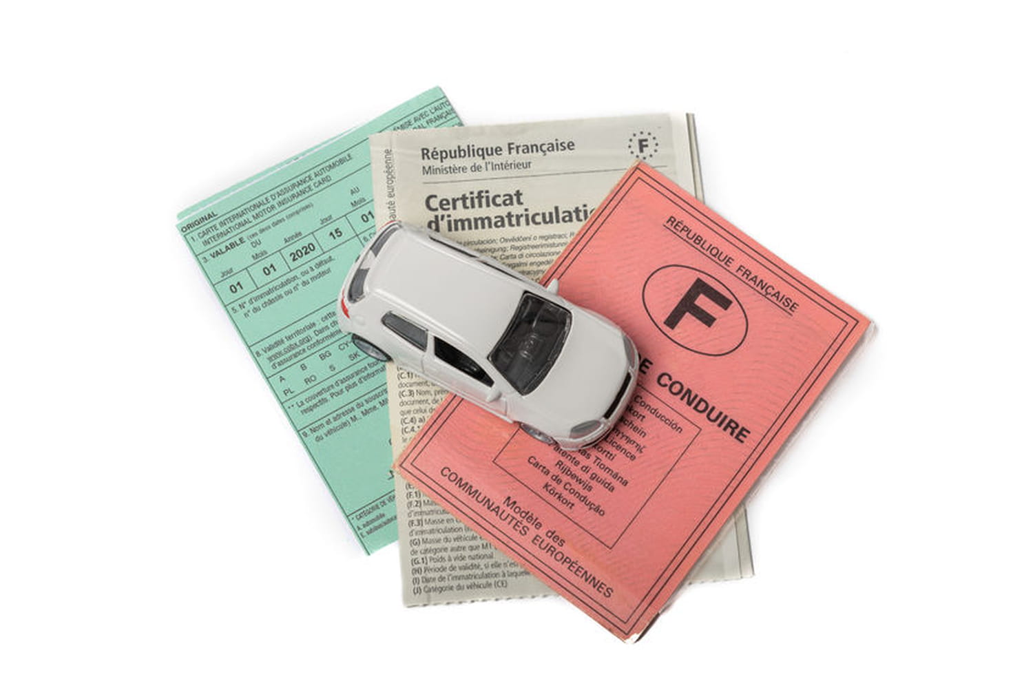 découvrez les coûts et responsabilités liés aux accidents impliquant une voiture prêtée à un proche, et comment vous protéger efficacement.