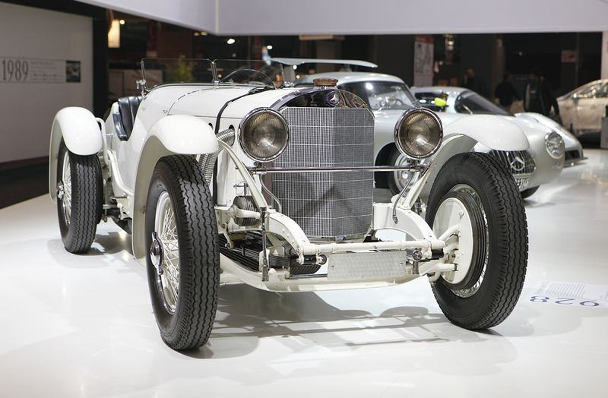 découvrez rétromobile, l'événement incontournable pour les passionnés de voitures anciennes, réunissant collectionneurs, professionnels et amateurs autour de modèles rares et d'animations uniques.