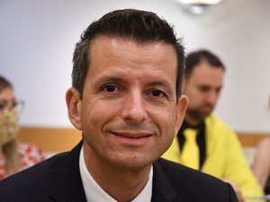 découvrez stéphane champay, engagé à agir pour le développement et le bien-être de la commune du crès. suivez ses actions et initiatives locales.